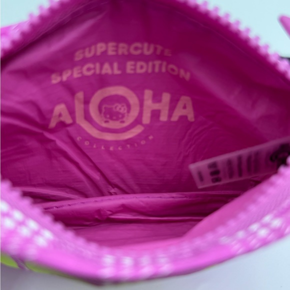 Aloha Collection x Hello Kitty x  Le Tour Bag & 2 2 Pouch Set - Picture 7 of 11